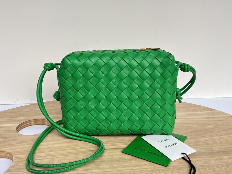 보테가 베네타 루프백 22cm 680225 다색