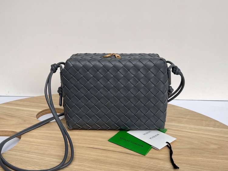 보테가 베네타 루프백 22cm 680225 다색