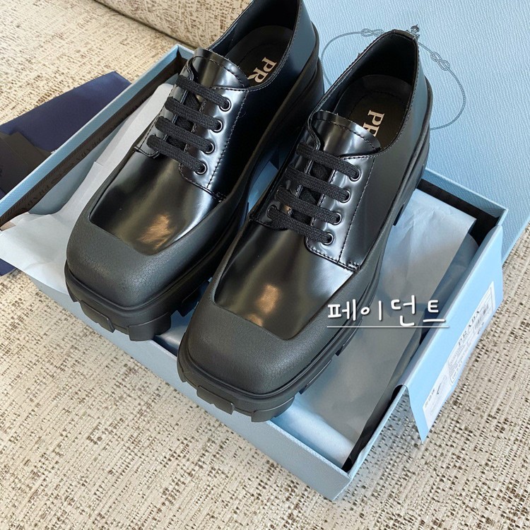 프라다 카프스킨 블랙 부츠