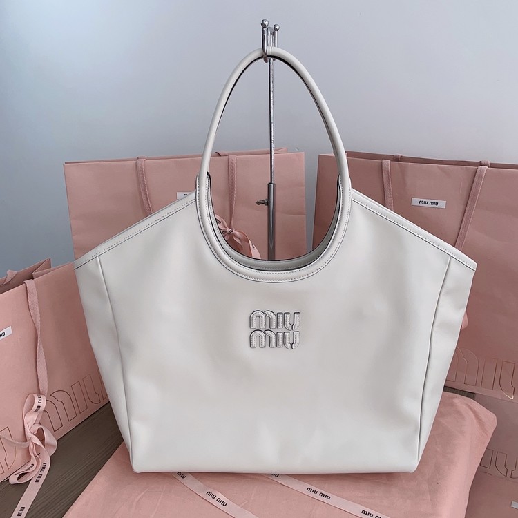 미우미우 토트백 5BG276