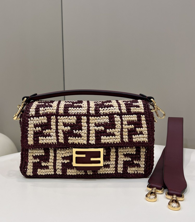 펜디 FENDI 바게트 미디움 크로셰 FF 블랙 라피아백