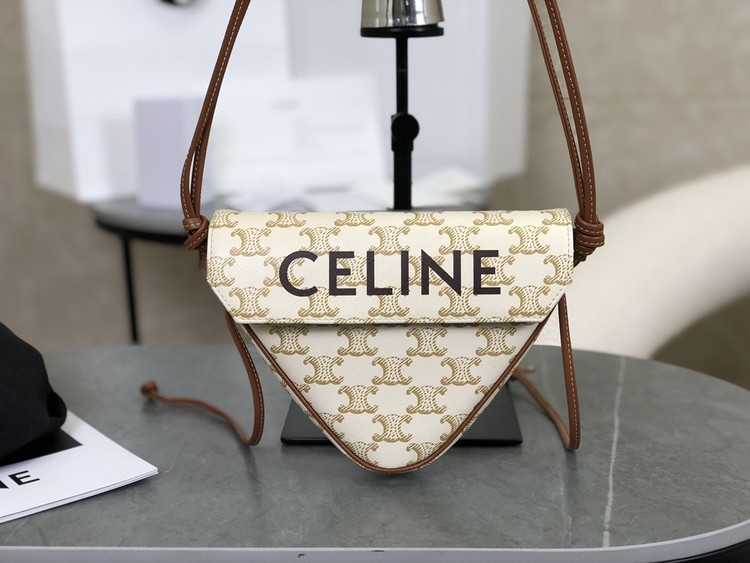 셀린느 CELINE 로고 트라이앵글백 195902