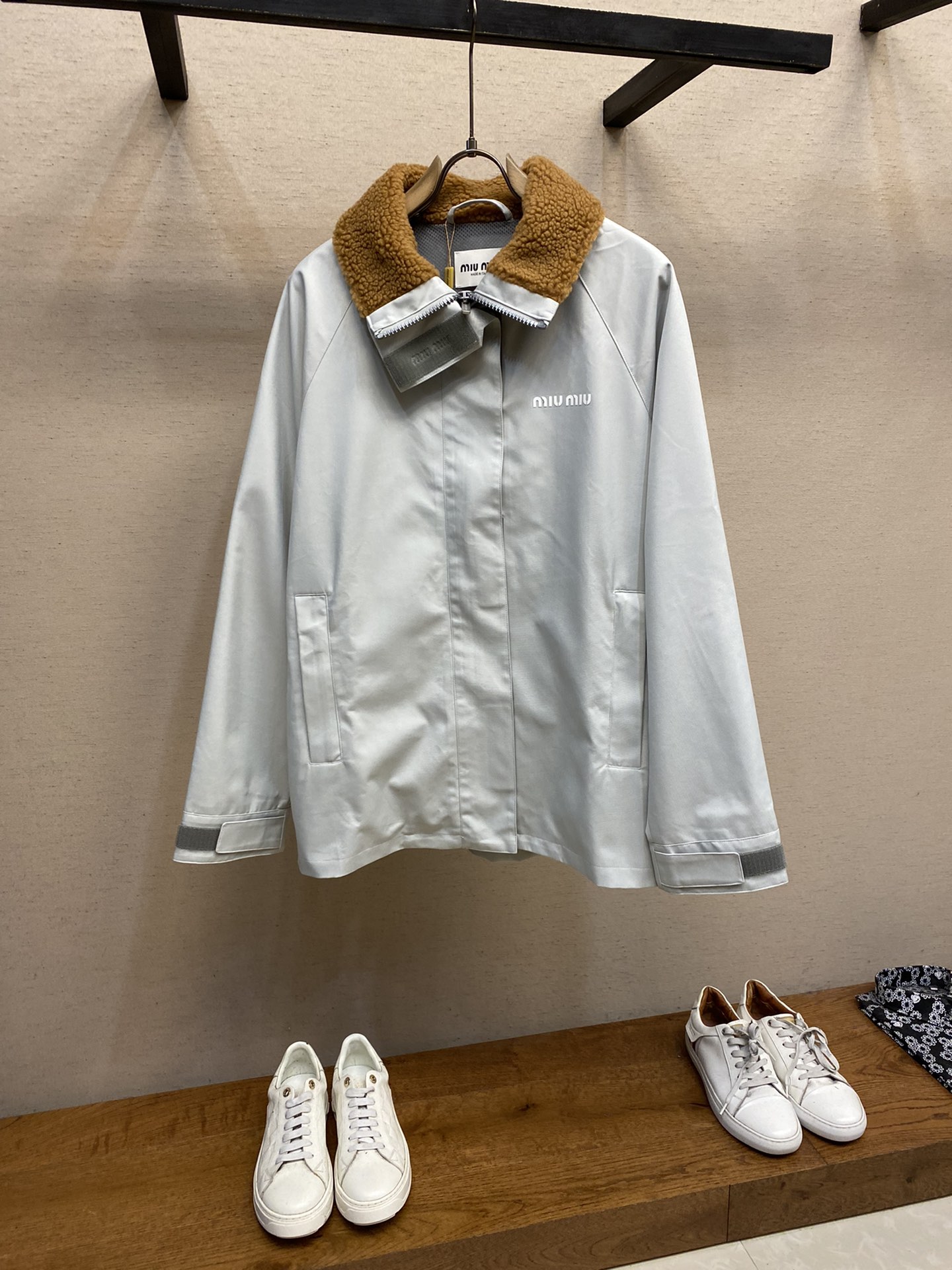 미우미우 24FW 램 울 재킷