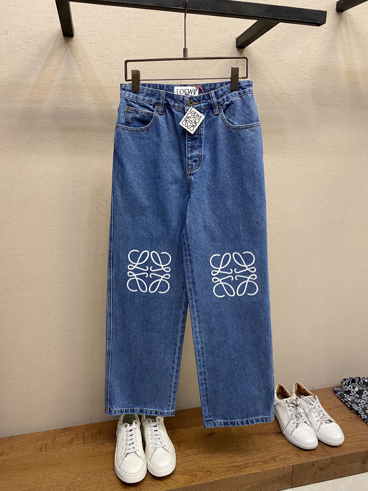 로에베 스트레이트 진
