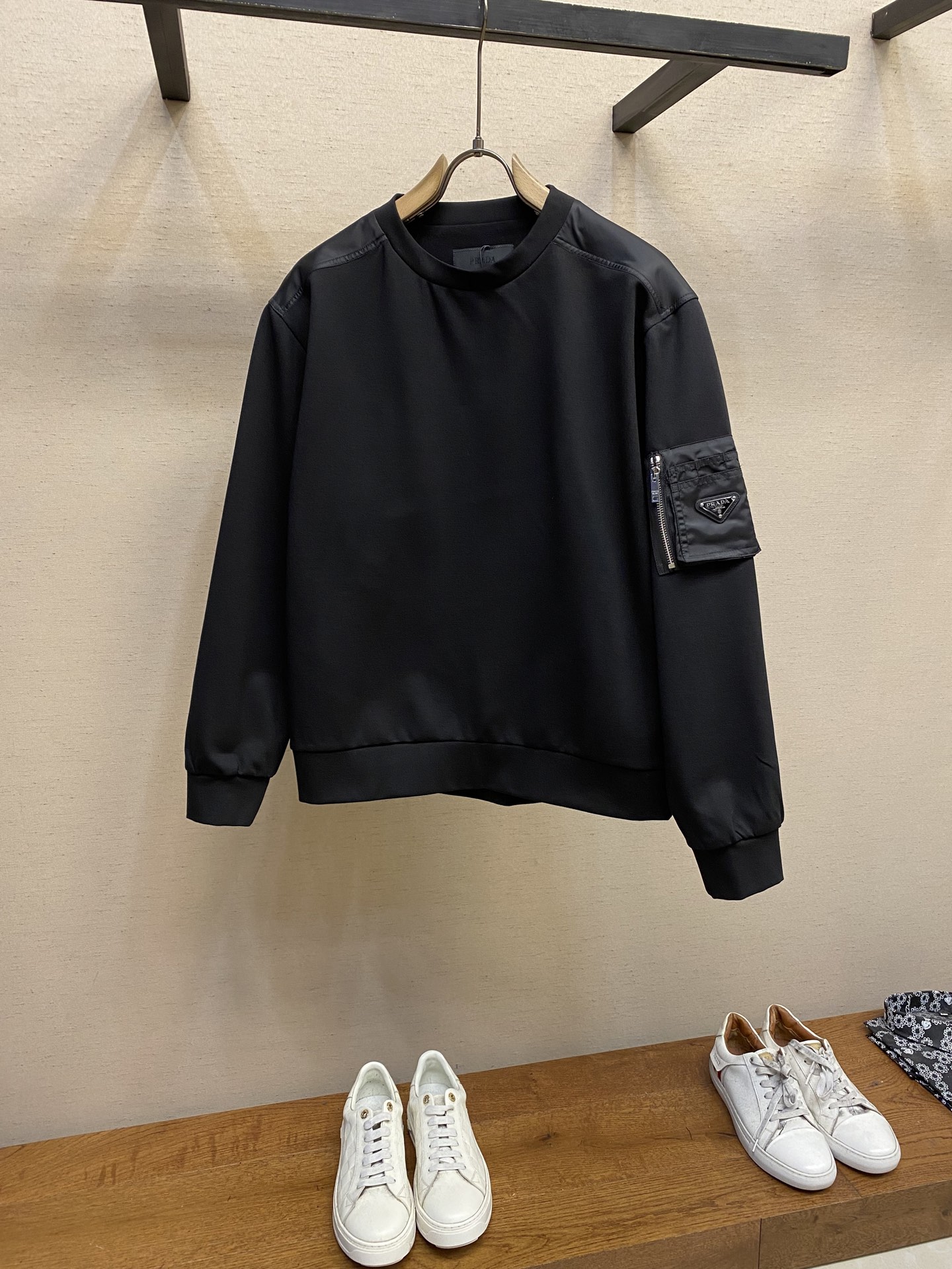 프라다 나일론 스웨트셔츠